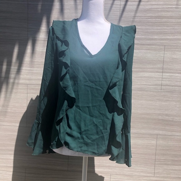 Bell sleeves Blouse Size Medium New with tags - Picture 1 of 8